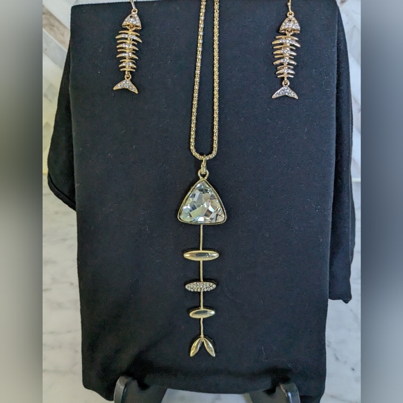 Fishbone design necklace and earrings. Gold tone. Like new. - Picture 8 of 8